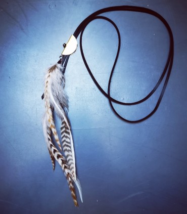 Sautoir en plumes naturelles, collection Sibery