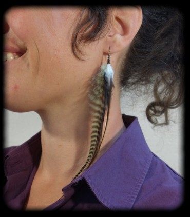 Boucle d'oreille unique en plumes naturelles - Collection Quid